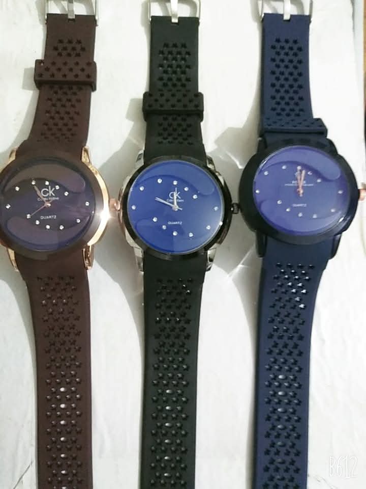 Stylish Quartz Analog Wrist Watch for Men & Women – Black